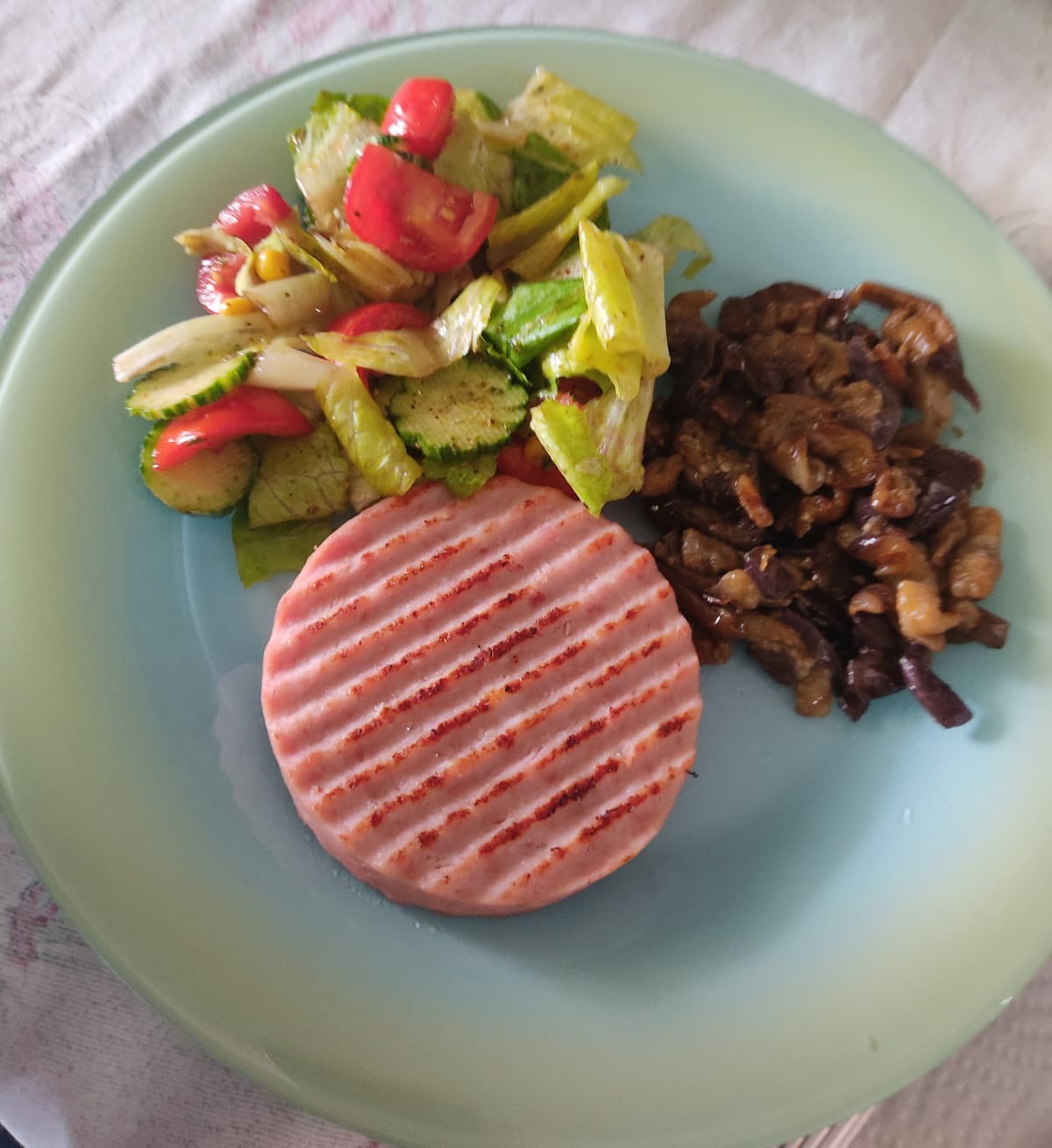 rega ma pensavo tipo v'immaginate gli hamburger con la carne di gatto.