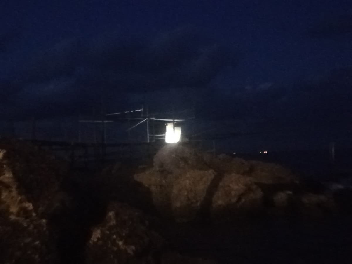 Un trabocco e Vasto di notte