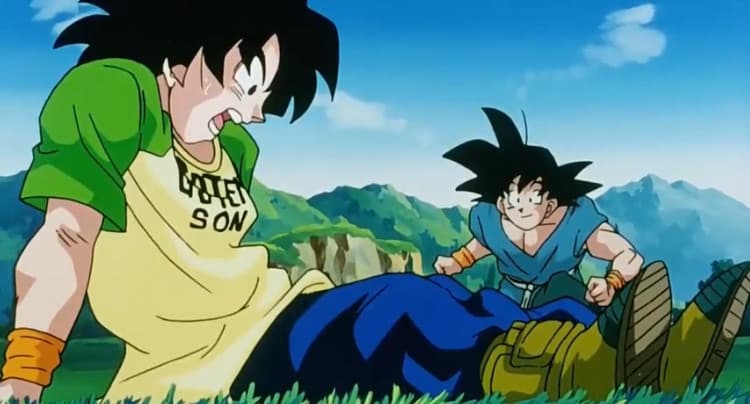 No dtavo guardando dragon Pall gt e ho realizzato che tipo il figlio go10 porta la maglietta con su scritto “Goten, Figlio” per non farlo dimenticare a goku come il fratello tusbsnand