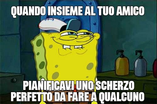 Mi ricordo quella volta che con coraggio ho attaccato un foglio alla schiena della maestra con su scritto ignorarmi.... Il mio amico aveva pianificato tutte le scuse da trovare nel caso ci avesse scoperto 