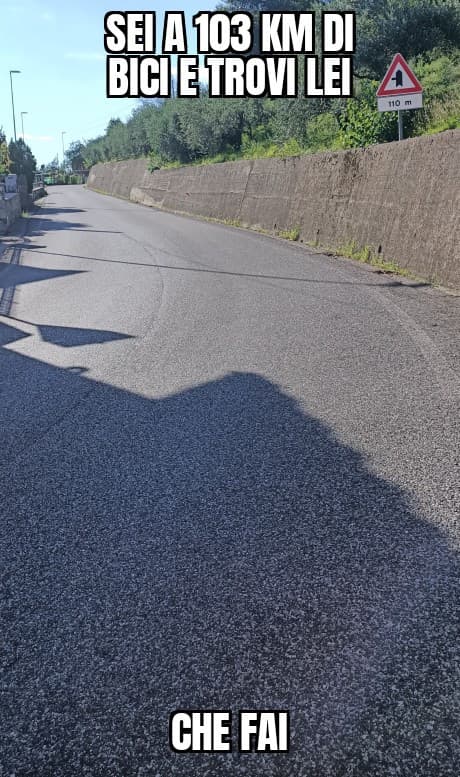 Io mi sono messo all'ombra ed è andato tutto bene. Alla fine ho fatto un giro di 121 km di cui la maggior parte in collina e montagna. FIERO CAZZO SONO FIERO ADORATEMI RICOPRITEMI DI SOLDI MERDE