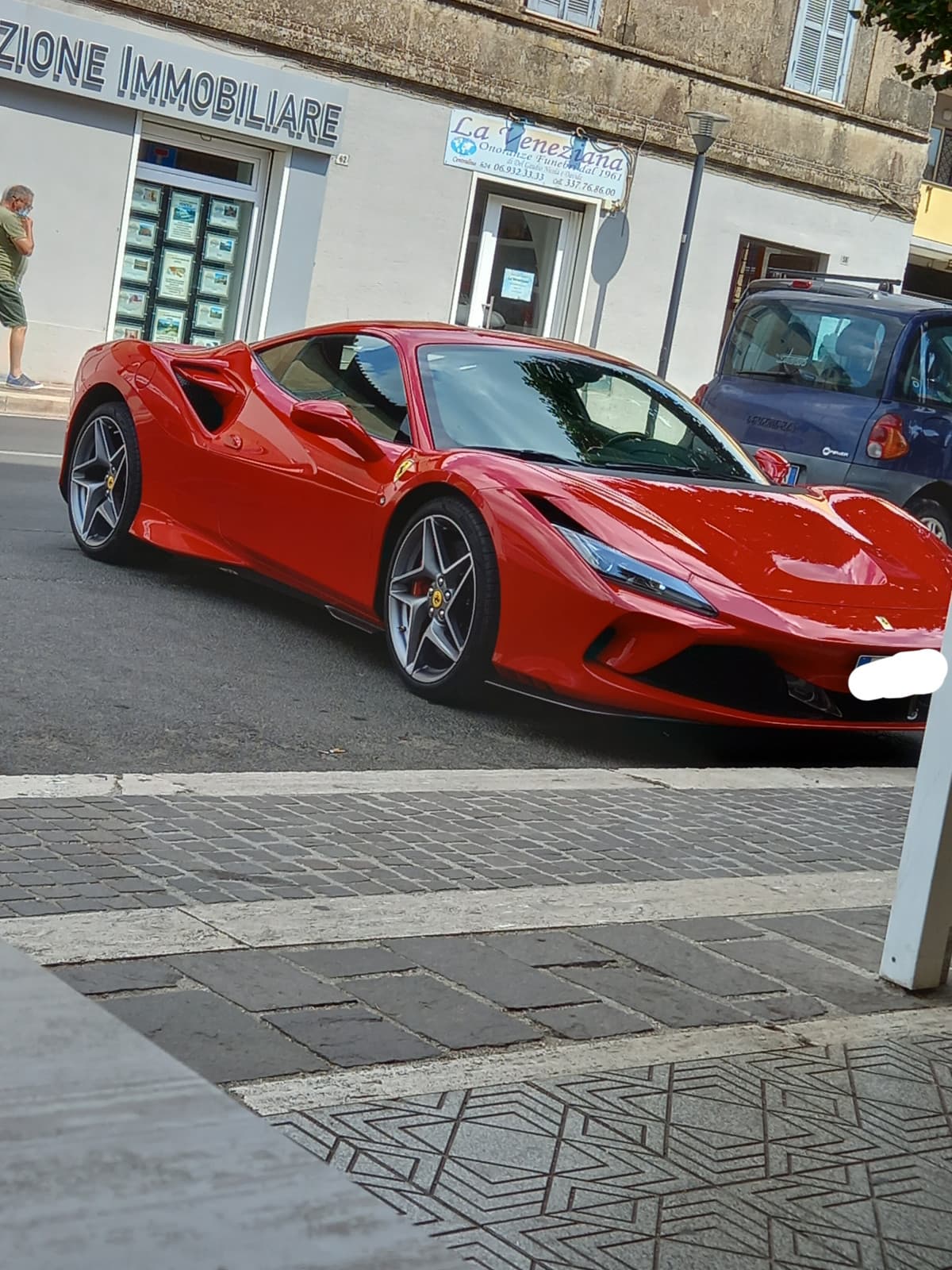 C'è una ferrari? ora la robo