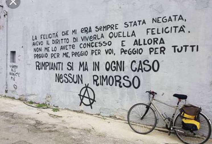 Che ne pensate?? Io sono pienamente d’accordo con ciò che c’è scritto, forse sono anarchica 