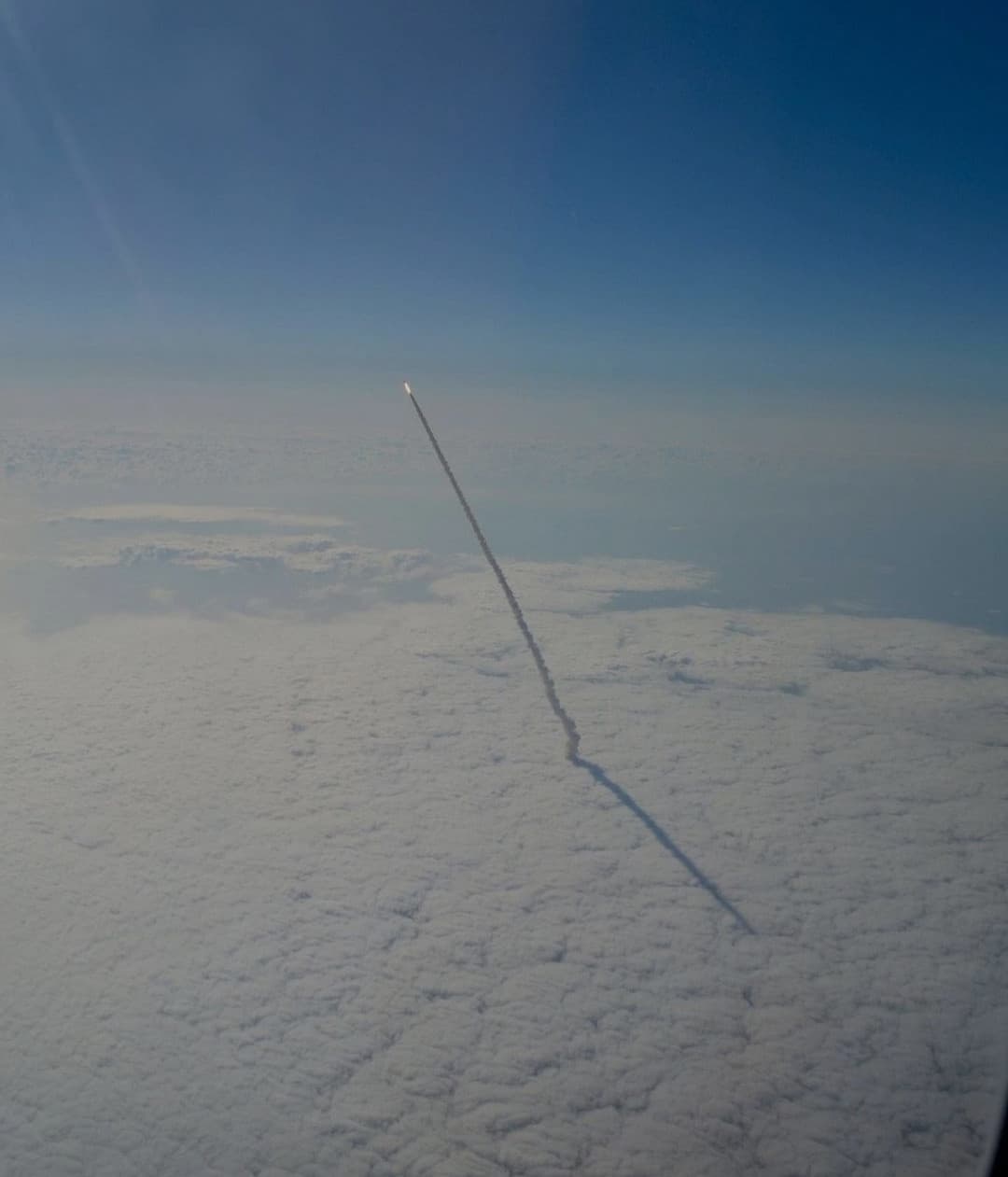 Space shuttle in volo verso l'iss