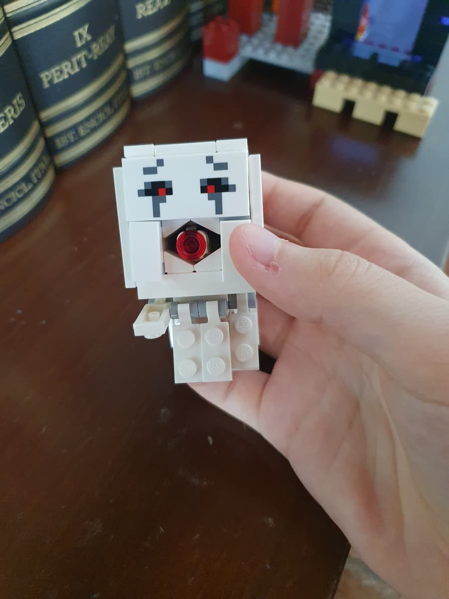 Vi esco un ghast fatto di lego