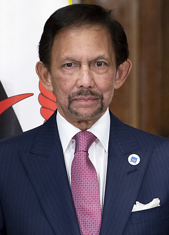 Il sultano del Brunei Hassanal Bolkiah é diventato il sovrano più longevo ancora vivente del mondo. 