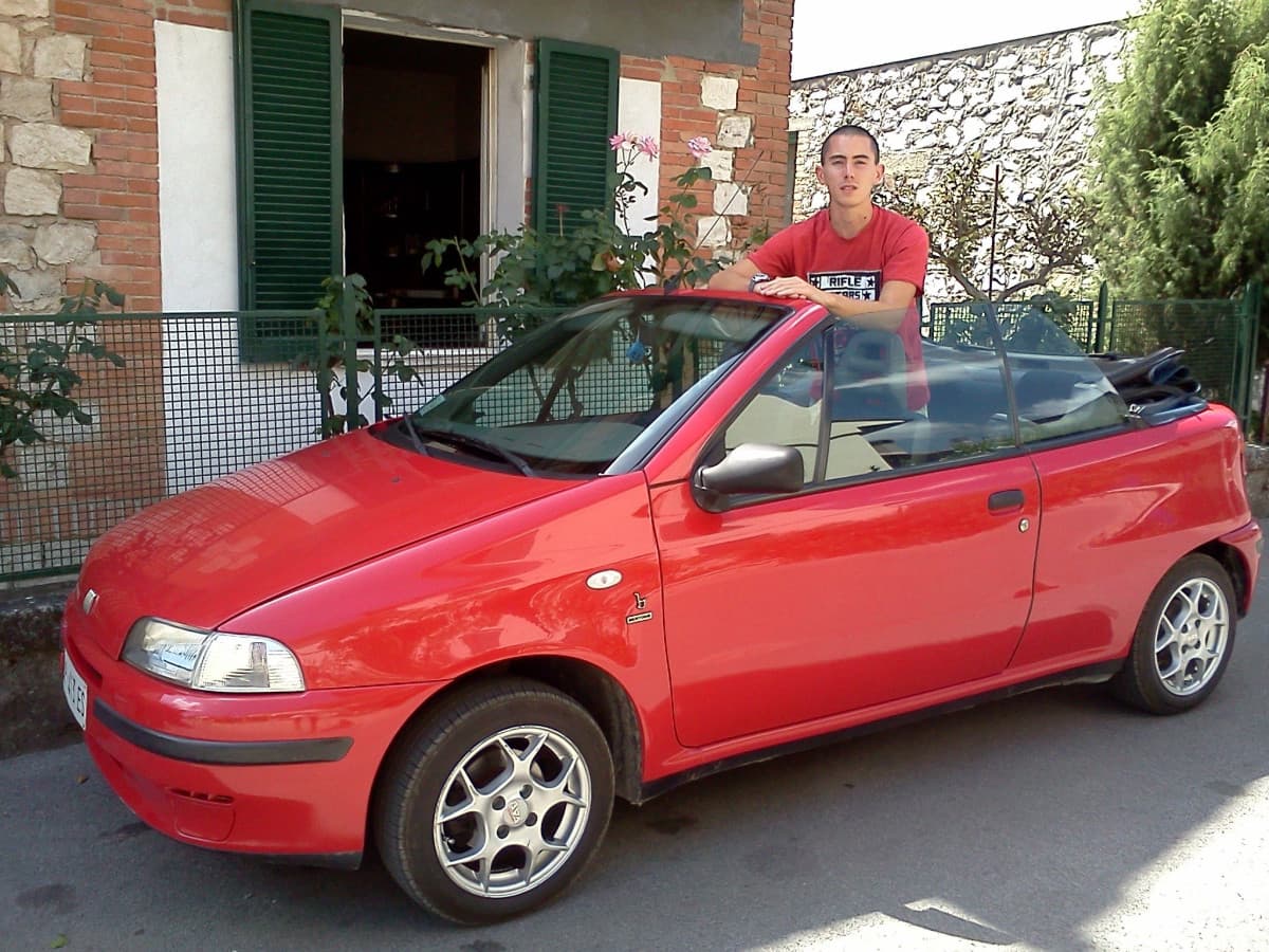 fanculo quelli che a 18 anni si fanno comprare la mercedes neopatentati dal papà, questo sarò io a 18 col mio nuovo bolide grazie al mio business di erba