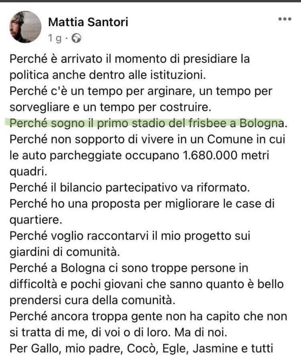 *si mette gli occhiali da vista che non ha* stadio… da frisbee? 