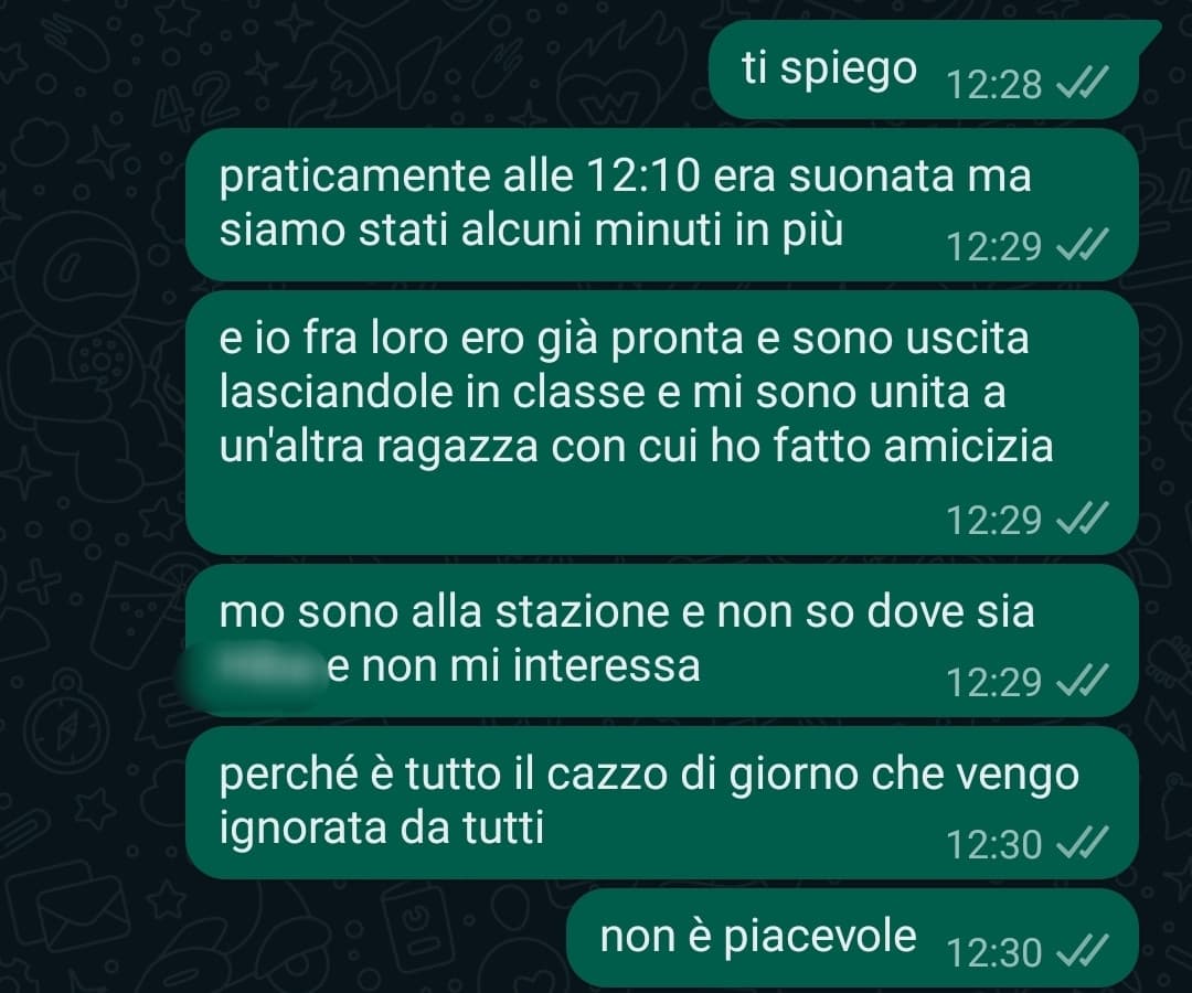 e dovrebbe pure essere la mia migliore amica 