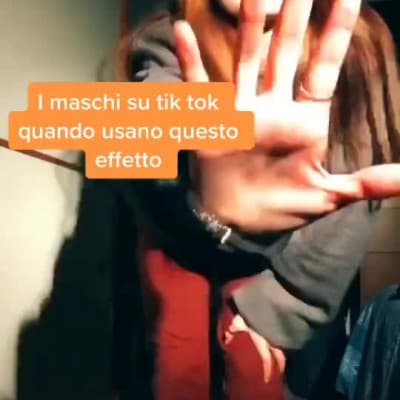 Chi si ricorda il video del tipo che balla nudo con l'effetto invisibile hahah