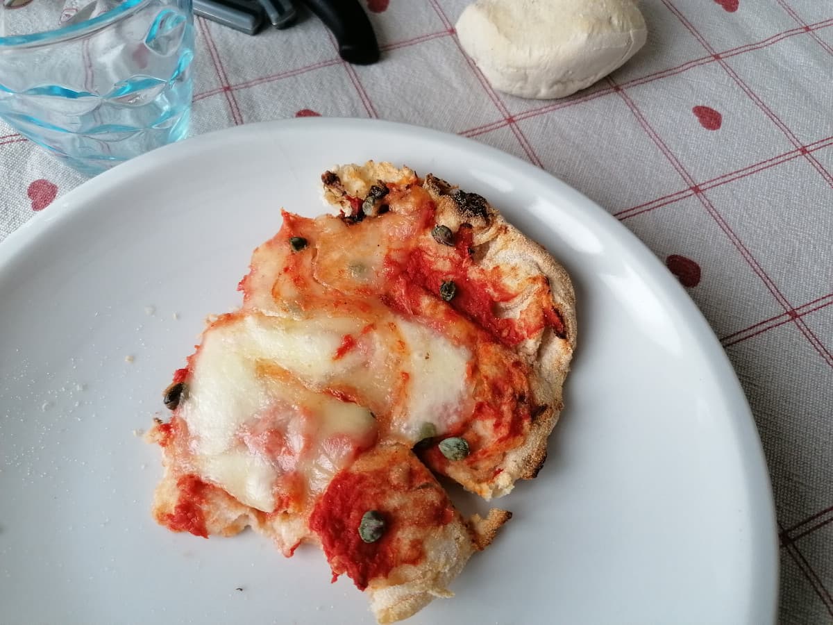 Volevo ricordare che questa è una fetta di pizza, non serve bannarla