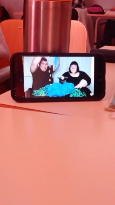 Non lo so, ho iniziato a vedere sti tipi di video dopo averli visti in classe