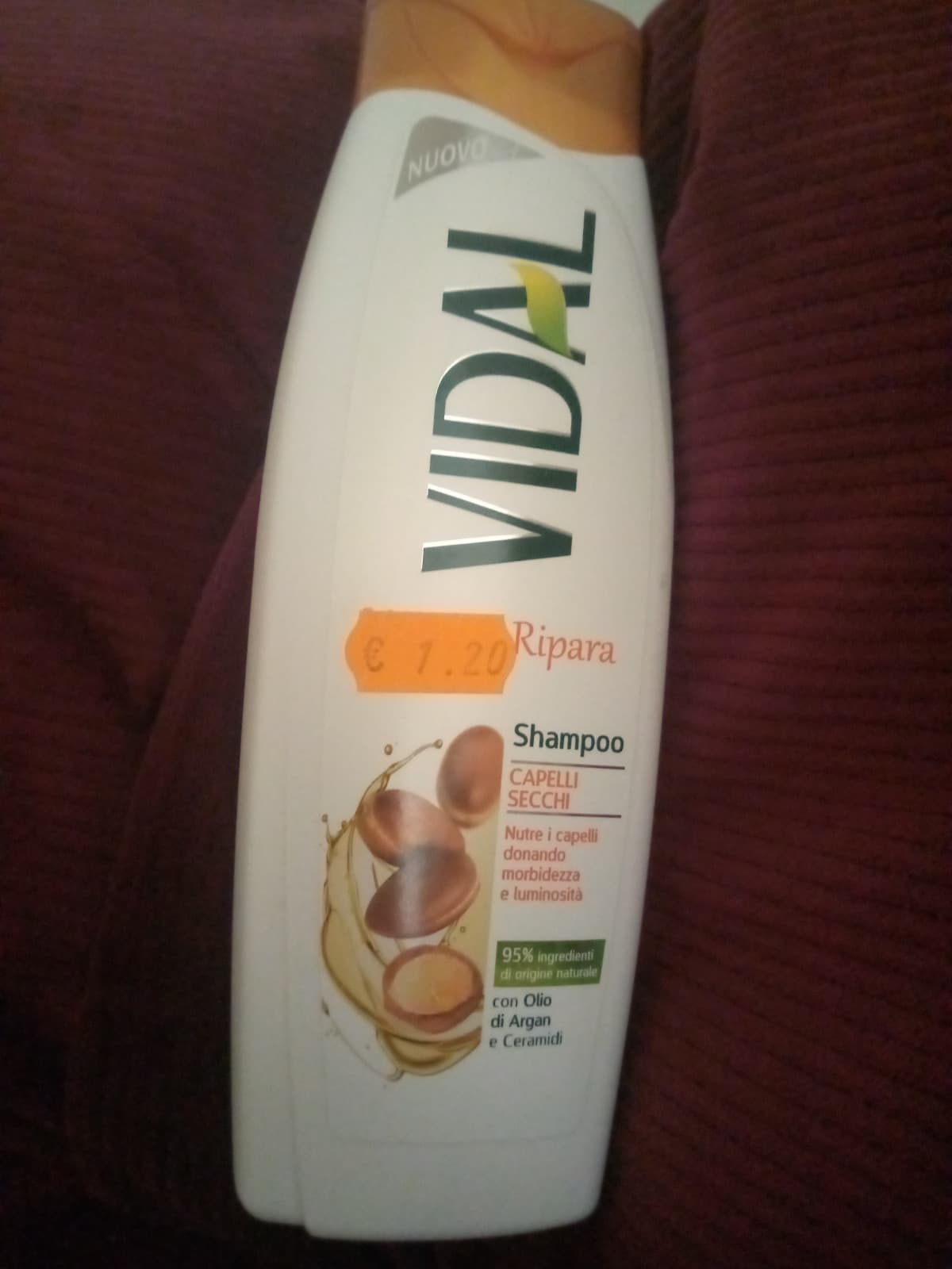 €1,20 l'ho comprato di premura per necessità....non sono i soliti shampoo che uso (più costosi e noti) e niente... è miracoloso. Lo comprerò per sempre. Lo conoscete? ?