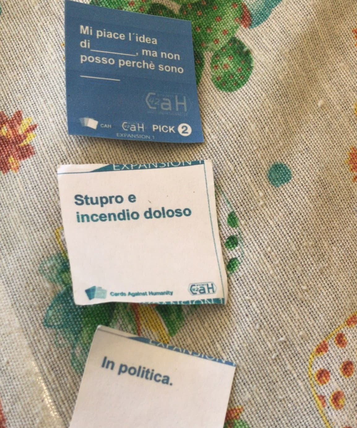 Oggi con le mie amiche abbiamo fatto una partita da fogo  a carte contro l'umanità... 