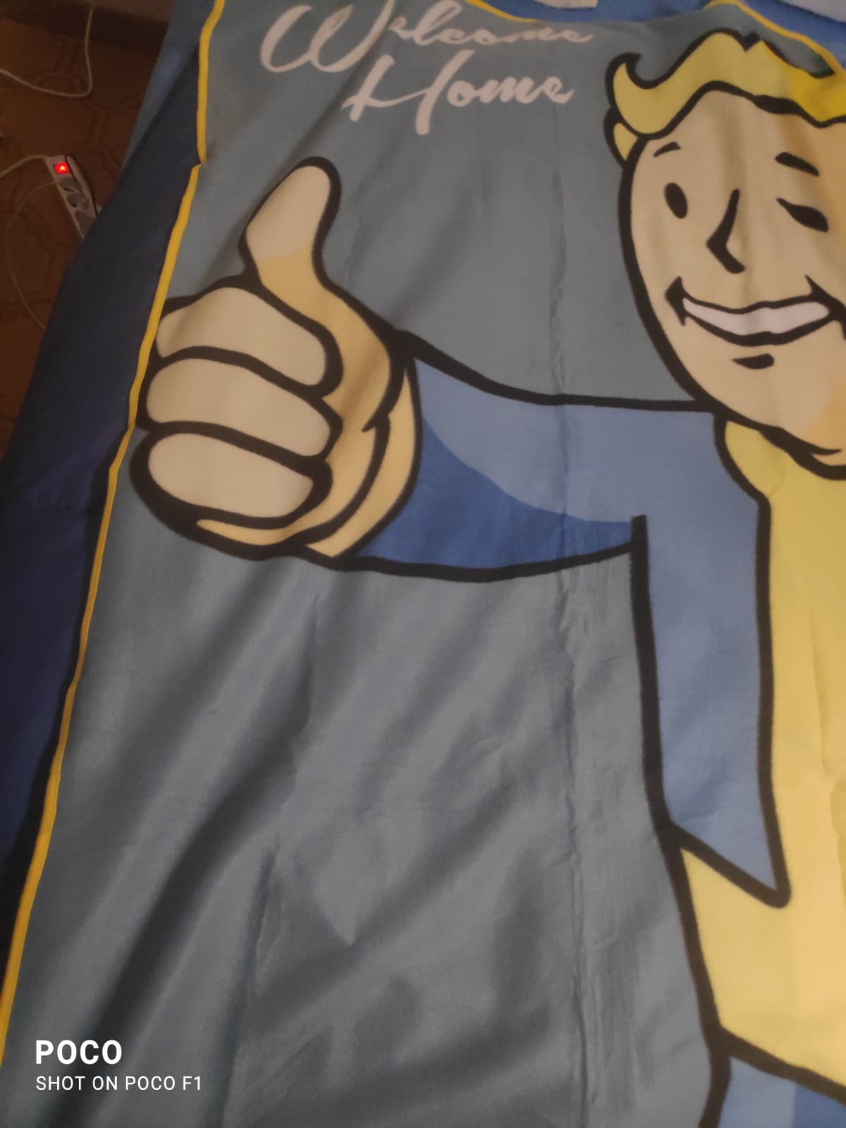 La mia ragazza mi ha regalato una coperta di f4. Mi sento tanto un esperimento della vault