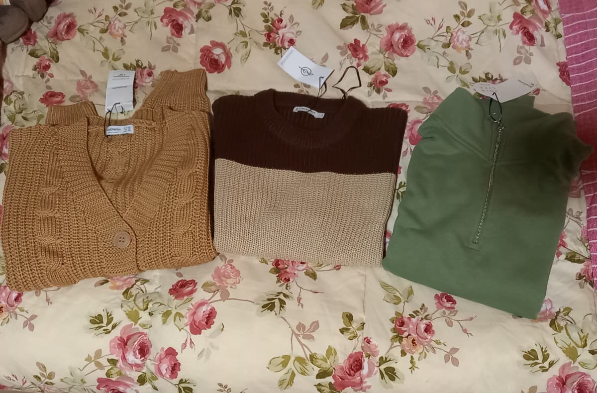 Venerdì ero in un negozio con mia madre e si è messa a lamentarsi che stavo prendendo quasi solo cose della nuova collezione, manco dovesse pagare lei (avevo una tessera buono regalata da dei miei amici al mio compleanno) 