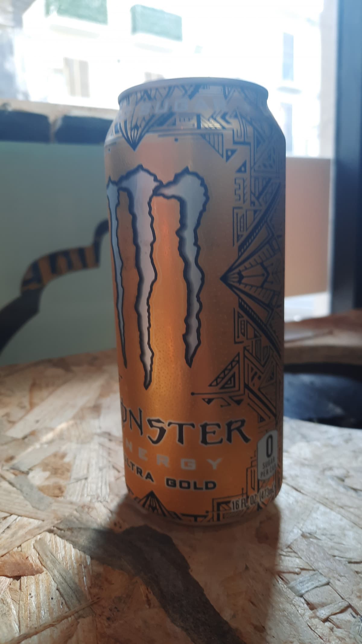 Ho speso 50 euro di sole lattine di Monster. Quella che vedete è una delle più rare, pagata 10 euro. È un regalo per R, sfegatato a manetta.