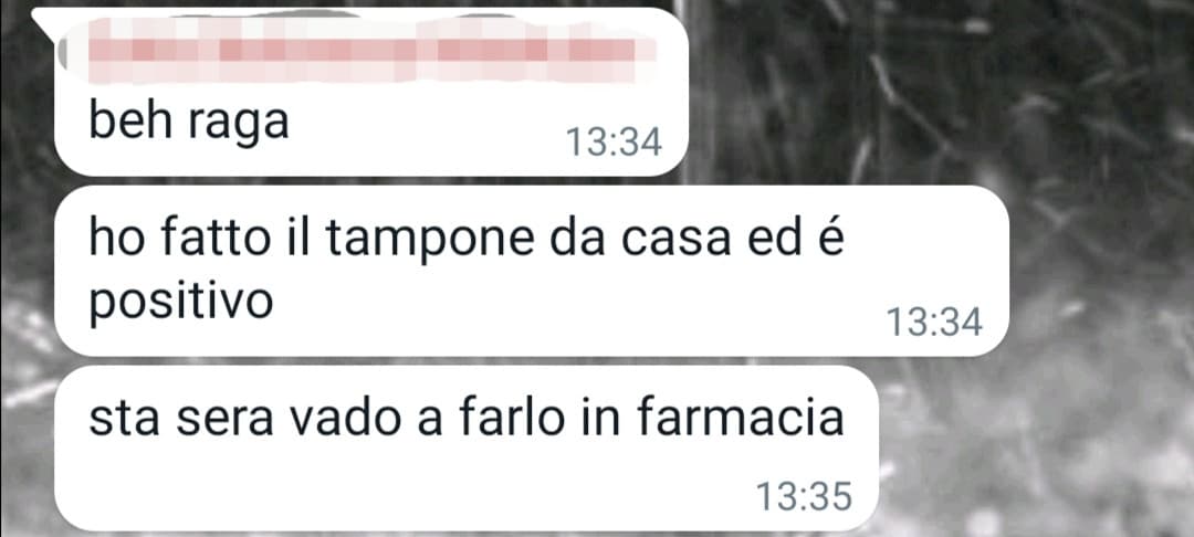 Raga cazzo cazzo cazzo. È il mio amico trans, che è mio grande amico, mio vicino di banco, mi ha portato a scuola ieri e l'ho riportato a casa sempre ieri. Ora soffio il naso. Sono. Nella. Merda 