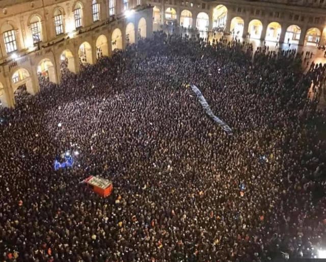 Questo è quando un gruppo di ragazzi riesce a portare in piazza 12.000 persone per combattere l’odio che si sta instaurando nella nostra società 