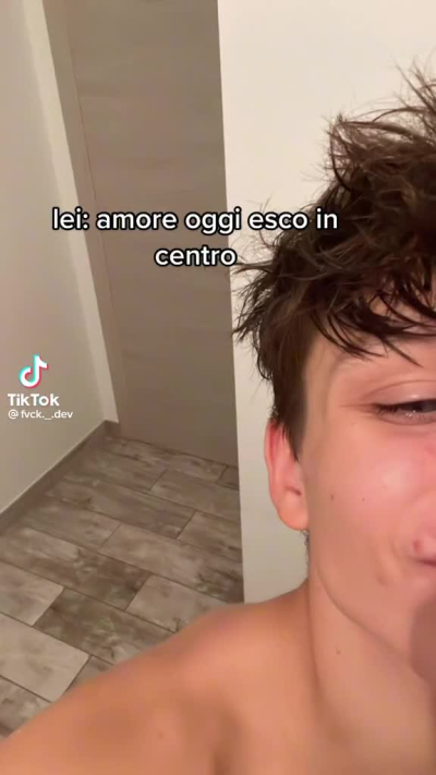 Ho appena visto sto video, ma leggere i commenti è qualcosa di unico 