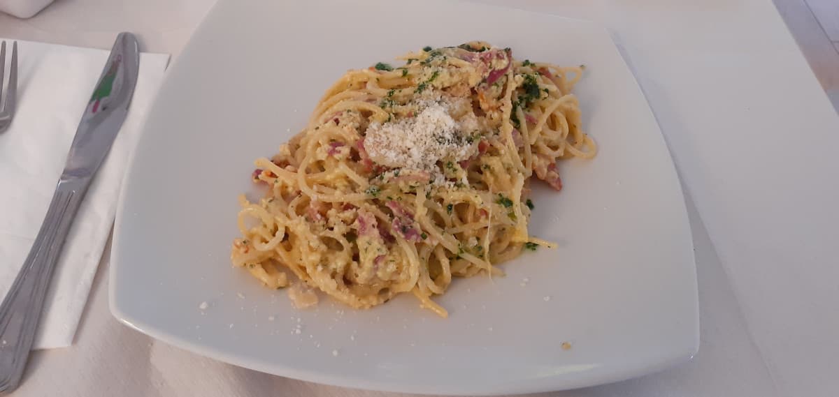 ma come fanno a chiamarla carbonara i tizi del ristorante 