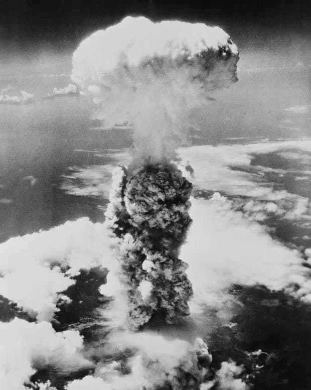 6 Agosto, 1945 ?
Oggi la tragedia di Hiroshima, nel quale morirono tra le 90.000 e le 166.000 persone. 