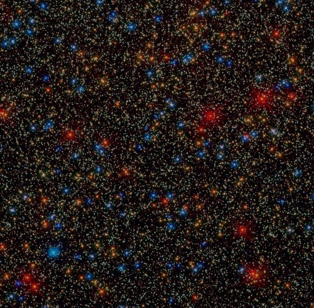 Foto che mostra oltre 100 Mila stelle, si chiama ammasso globulare e dista da noi 16 mila anni luce