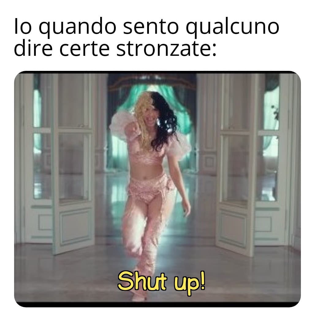 Tipo gente che fa commenti razzisti o omofobi