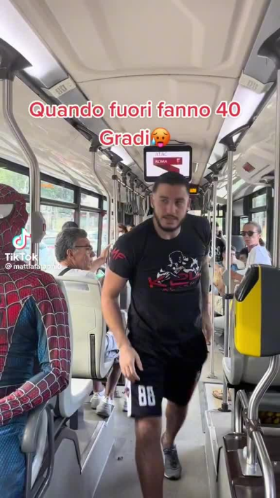 Giuro che prendo un costume da spiderman e lo faccio anch'io ahahahah 