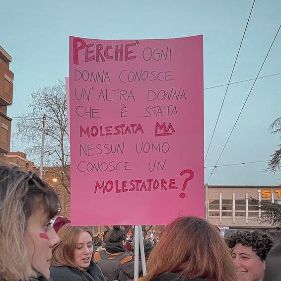 Su Twitter mi sono imbattuto in questa foto, vorrei dire la mia opinione ma so già che salterebbero fuori le tipe incazzate. Non credo che vada ad urlarlo ai quattro venti ma ok