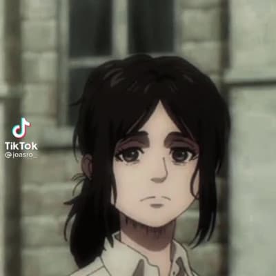 La mia amica è identica a pieck loll, spero che si veda tutto l'anime così maybe fa il cosplay 