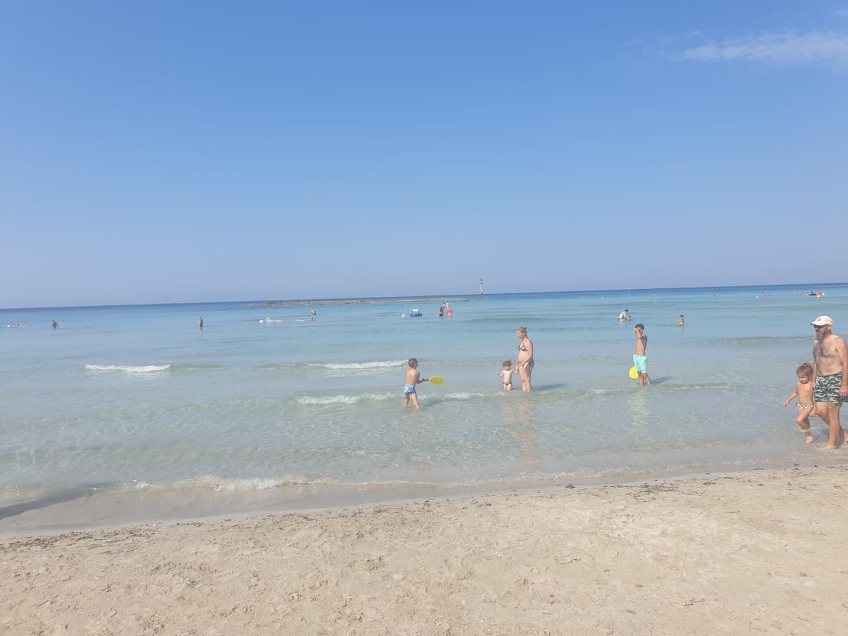 Salento be like. 4-5 Metri,dopo gli scogli in fondo,ed era ancora limpidissima. Mi mancano già questi posti