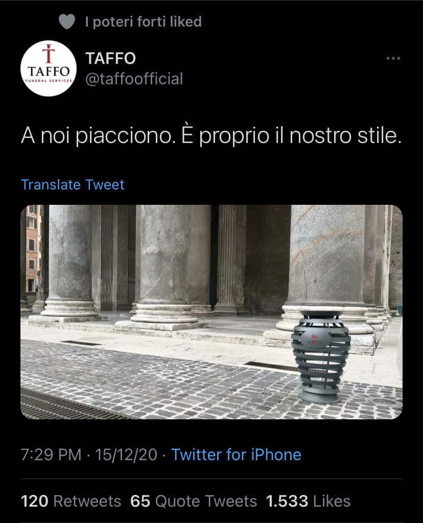 Allora, descriviamo la foto: 