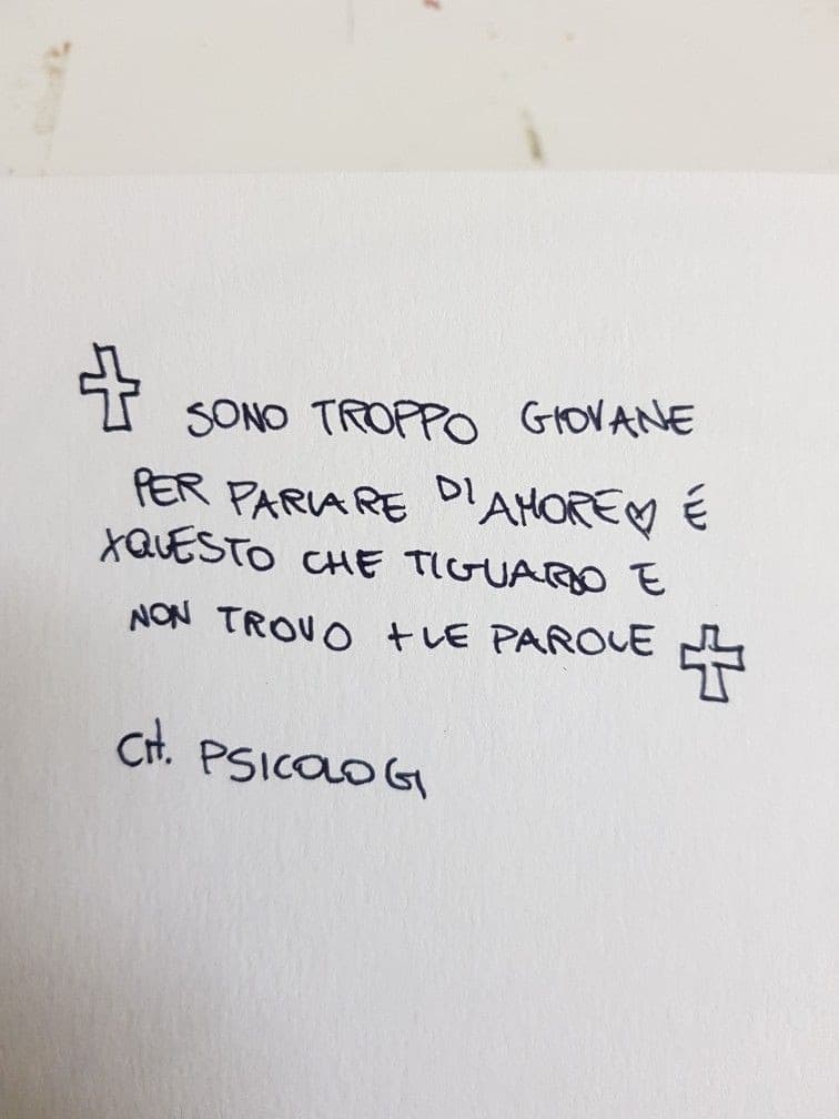 Solo noi con i cuori infranti sappiamo quanto ci fanno bene gli psicologi