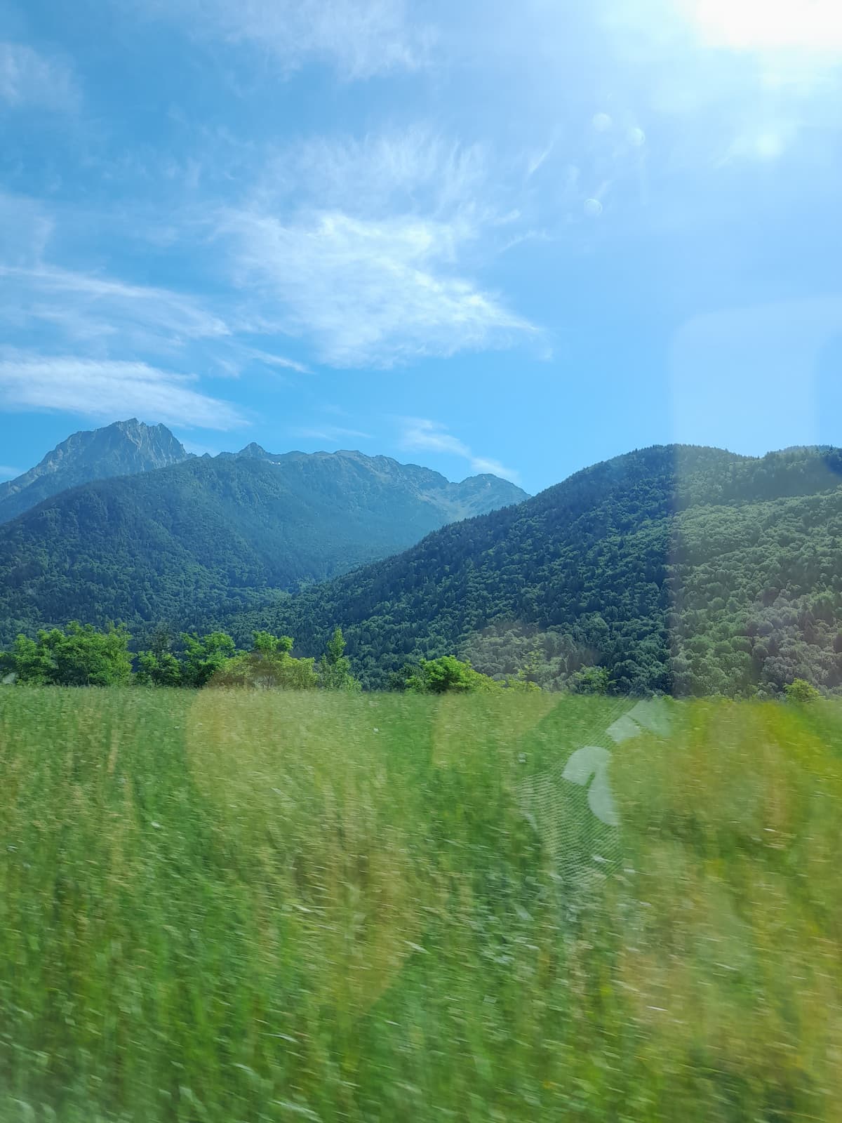 le montagne>>>>    tranne quelle a casa mia, quelle sono belle ma le vedo sempre e ormai fanno schifo