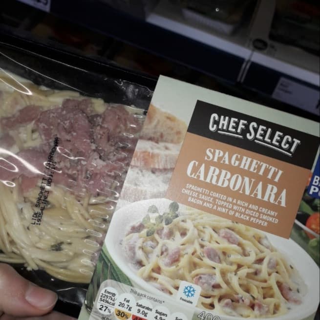 Giravo tranquillamente per il supermercato di Londra quando: