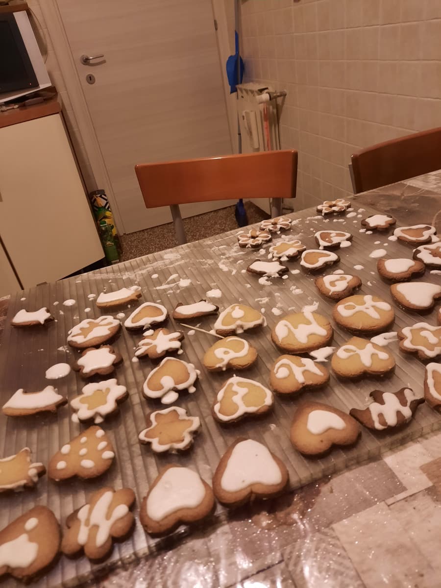 Bho ho fatto i biscotti e poi li ho glassati ma missa che non è nelle mie corde la glassatura per la troppa poca pazienza 