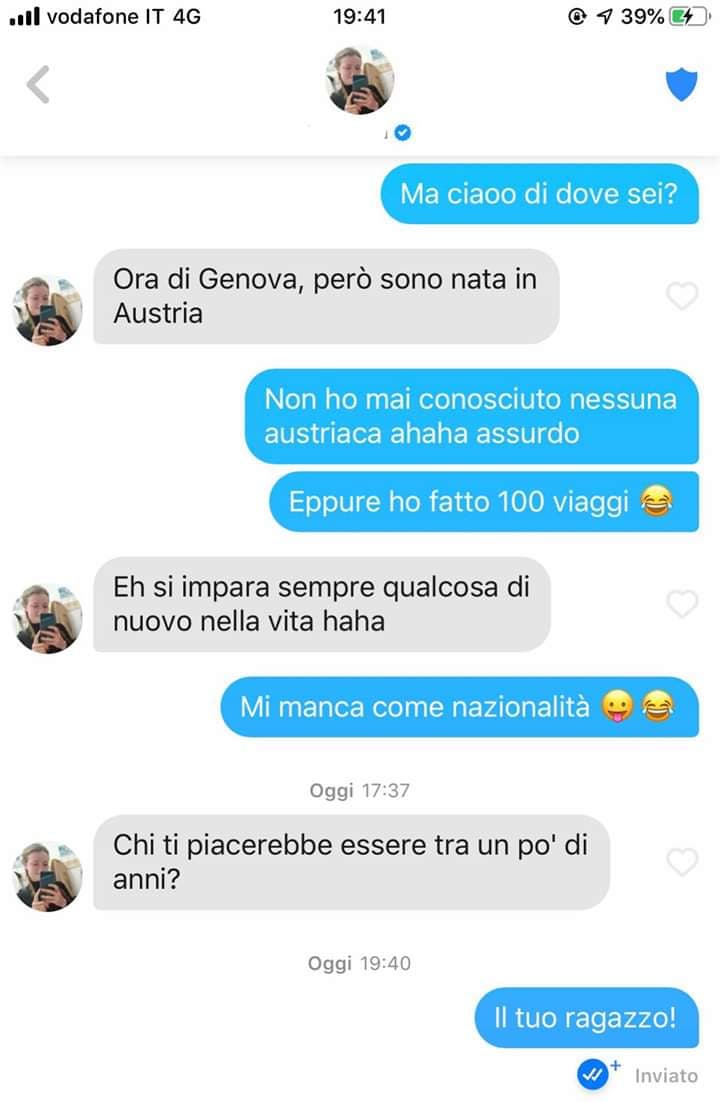 Me la dará? Non ho capito il collegamento fra “mi manca l’austriaca” e “chi ti piacerebbe essere” ? 