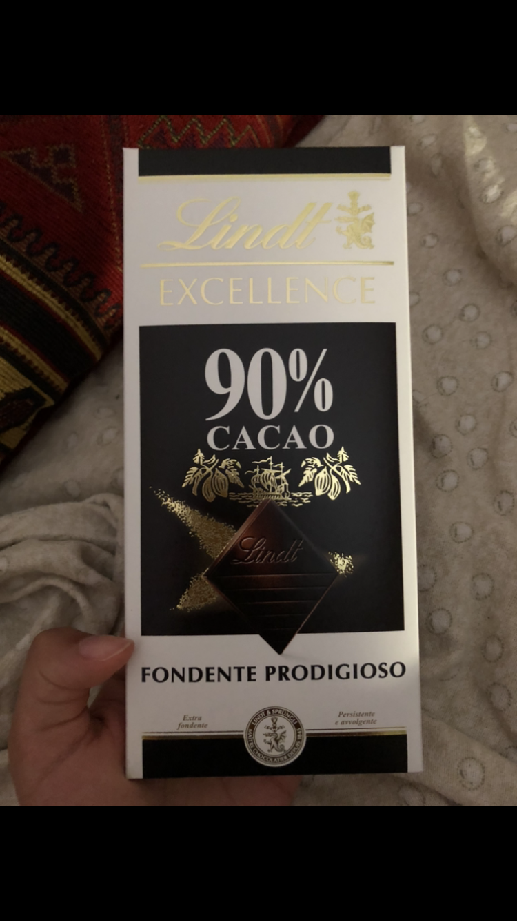 Ora ho rubato il cioccolato di mia madre. Se mi scopre mi uccide