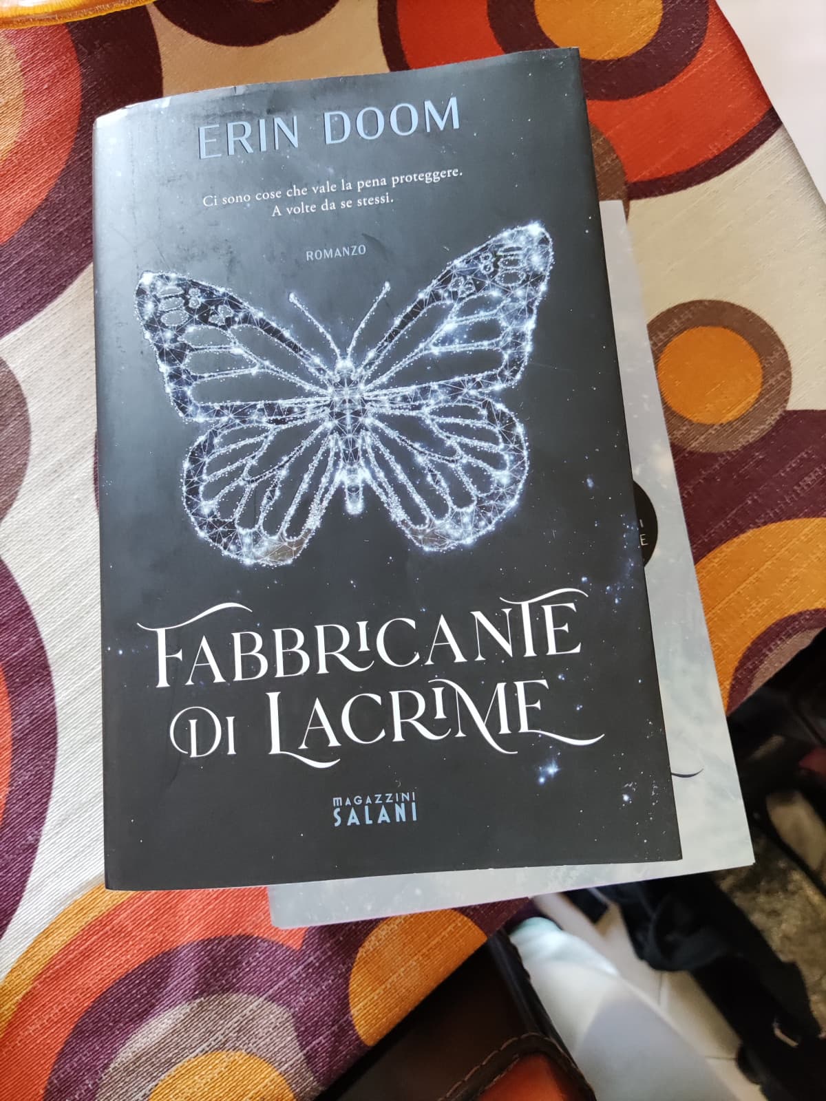 Ho preso il famoso Fabbricante di Lacrime. Bho ogni cento pagine faccio la recensione