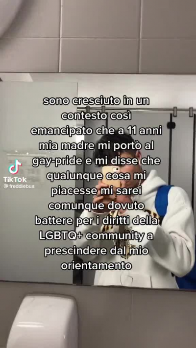 poi c'è mia mamma che pensa che il pride sia un negozio di vestiti 