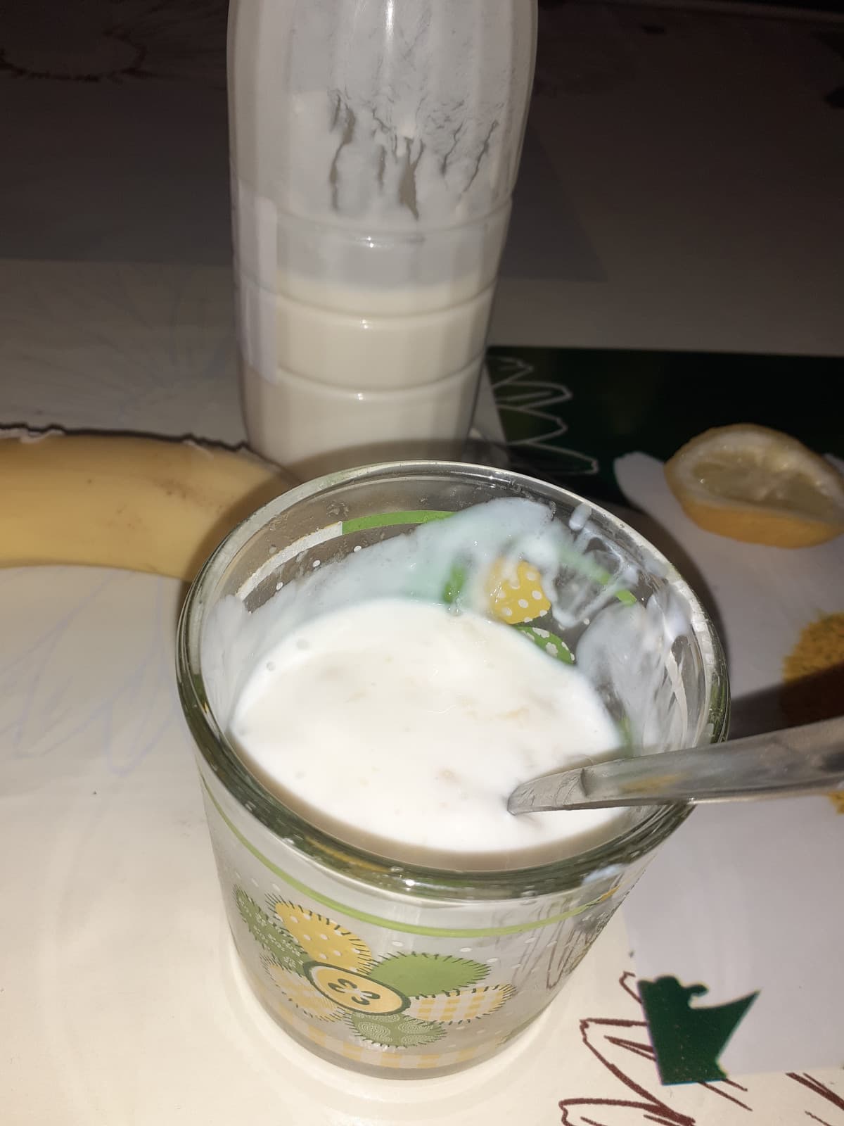 Yogurt, banana e limone (NON PENSATE MALE BRUTTI PERVERTITI)