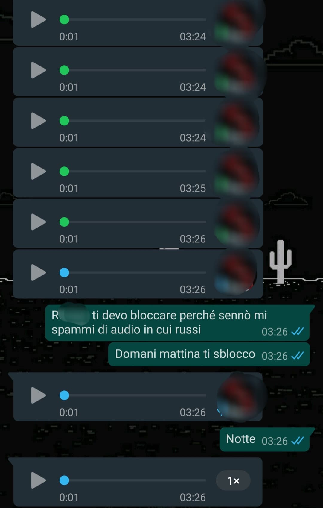 R si è addormentato con Whatsapp attivo e sto ricevendo audio in cui lui russa. Bene.