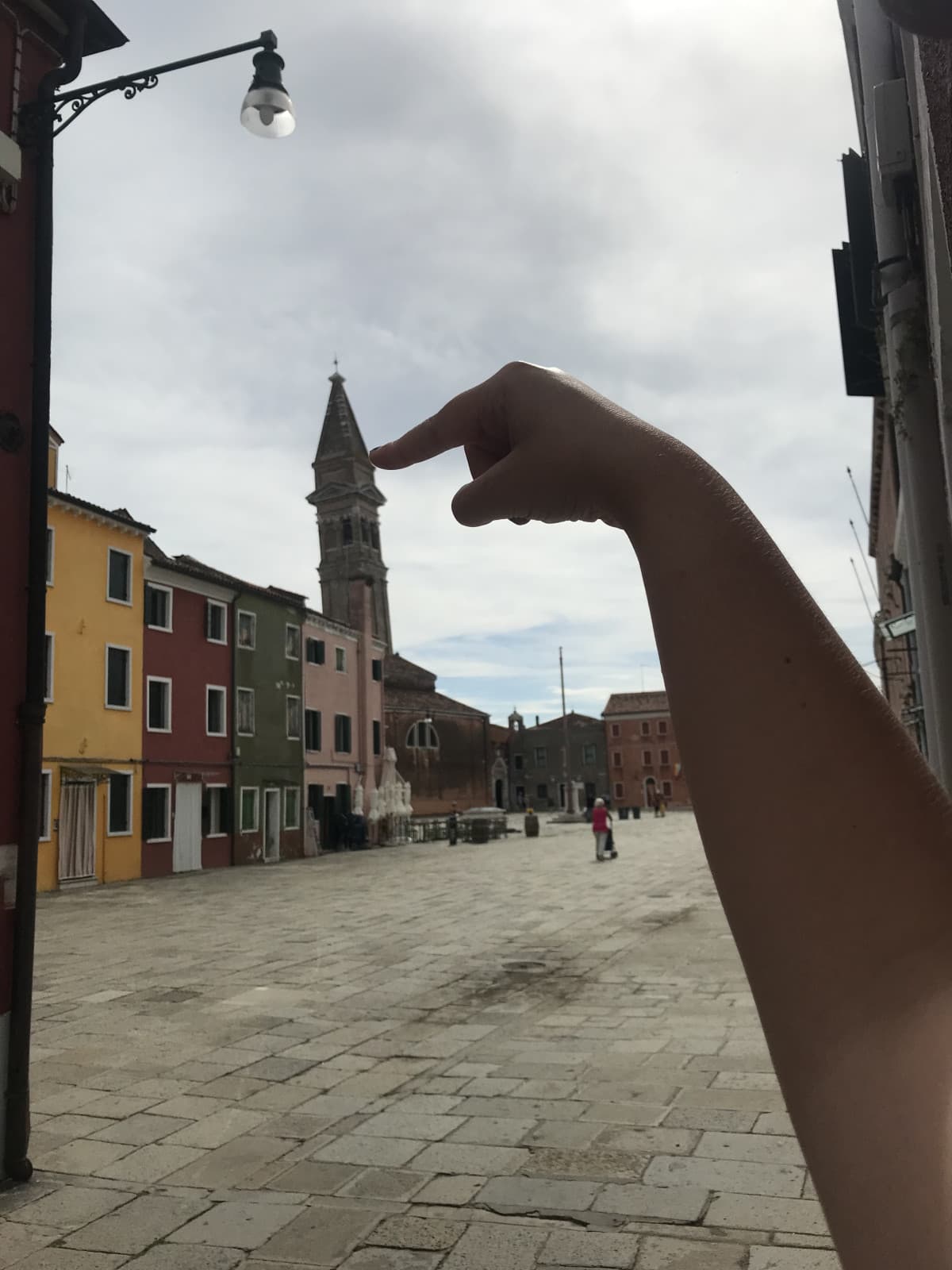 Ho preso due libri in biblioteca che mamma mia n9n vedo l'ora di iniziare. Dio benedica la Frugoni ✨