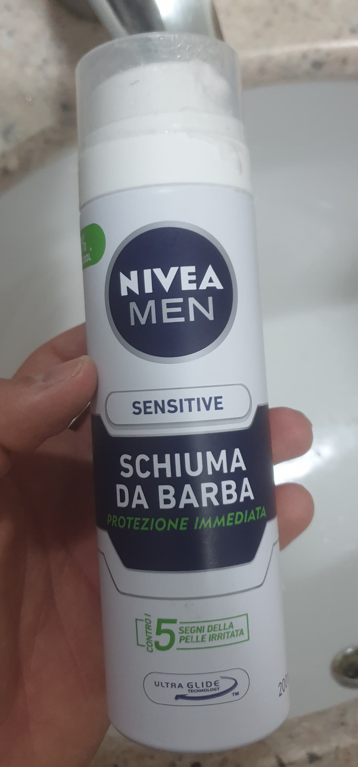 al supermercato non la trovavo più (questa l'ho appena finita)e ho preso il gel,speriamo bene.Senza barba ho un profilo più pulito,i lineamenti sono in risalto