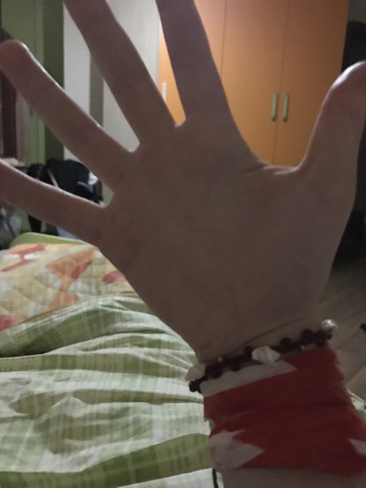 Ho fatto due ore di legature e trasporto pali in vista della festa scout, ho la mano piena di vesciche ma sono felicissima :))