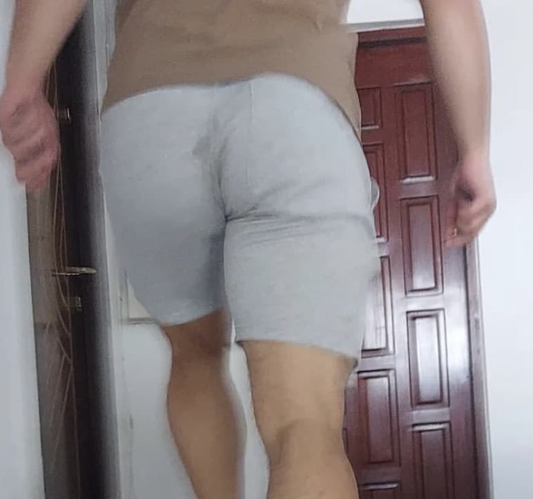 il ragazzo della mia amica è sudato tra le chiappe ????????