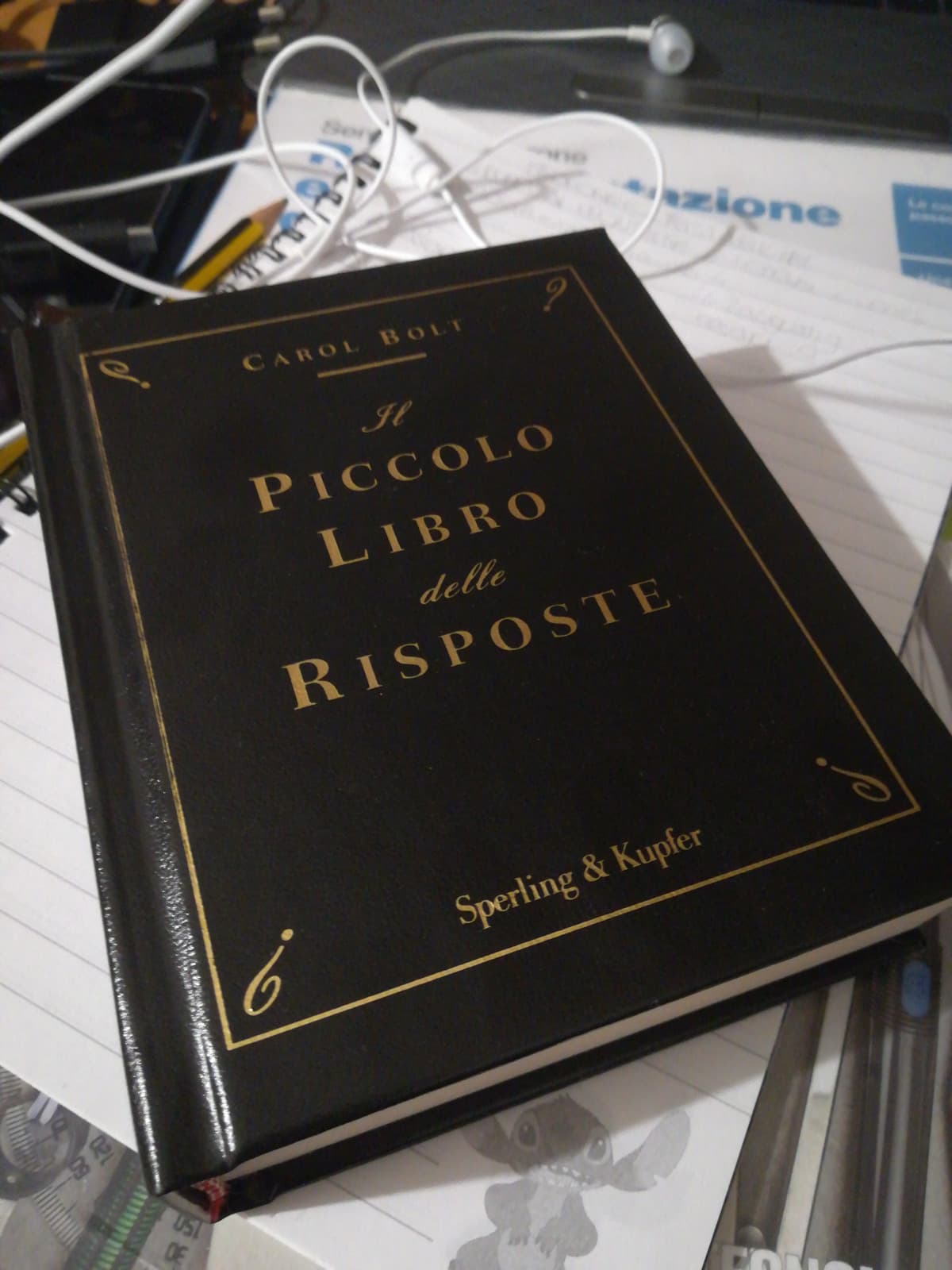 Il ritorno del piccolo libro delle risposteeeeeeeeee. Fate domande e lui le risponderà (domande personali)