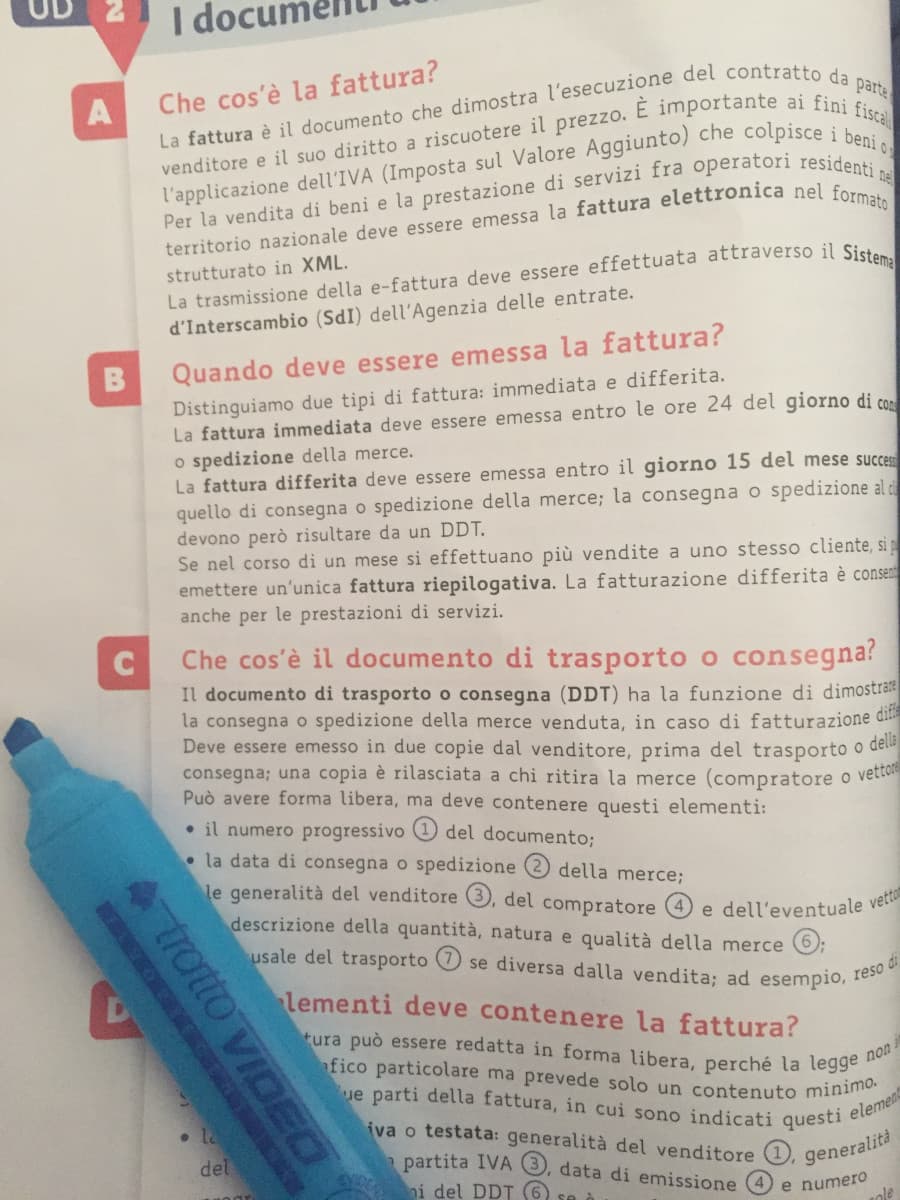 Odio studiare ma devo.