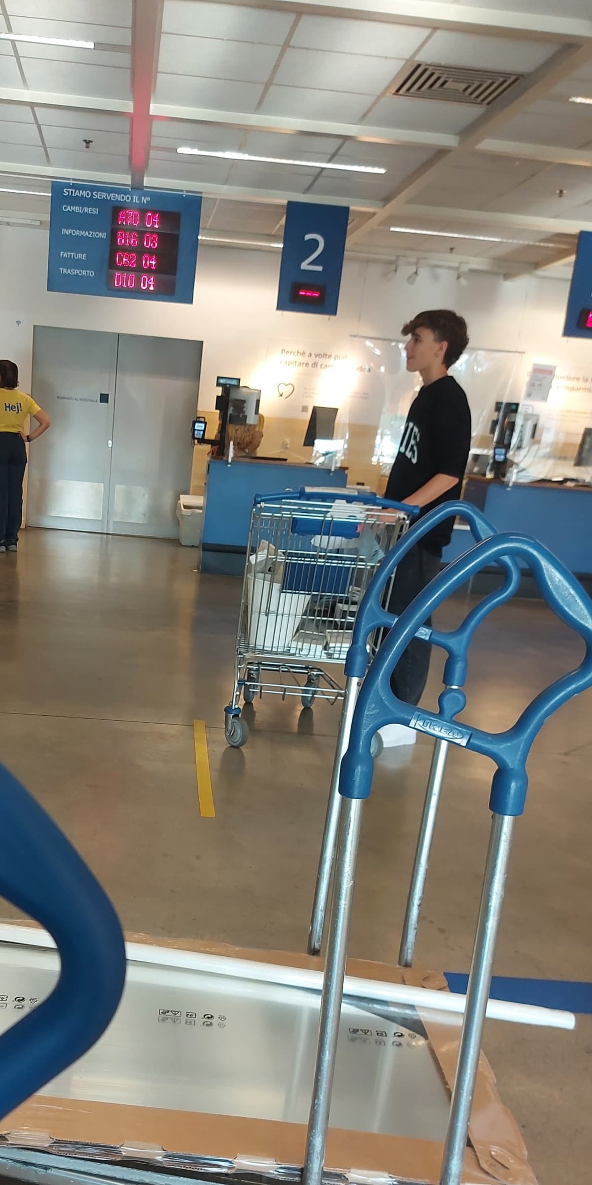 Spotto ragazo che ho incontrato all'ikea di Bari